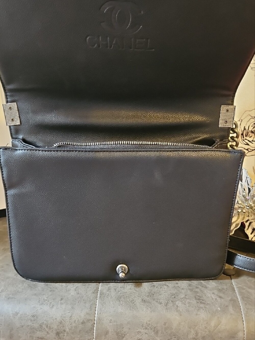 Source Unknown Black Quilted Shoulder Bag with Silver Chain - Picture 7 of 8